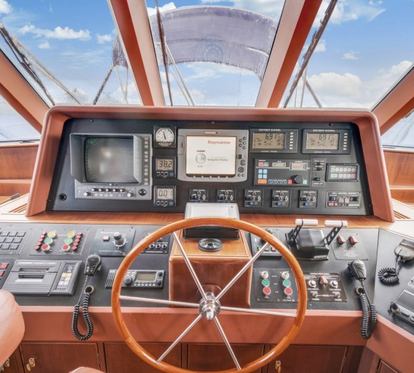 NIRVANA Interior - Bridge