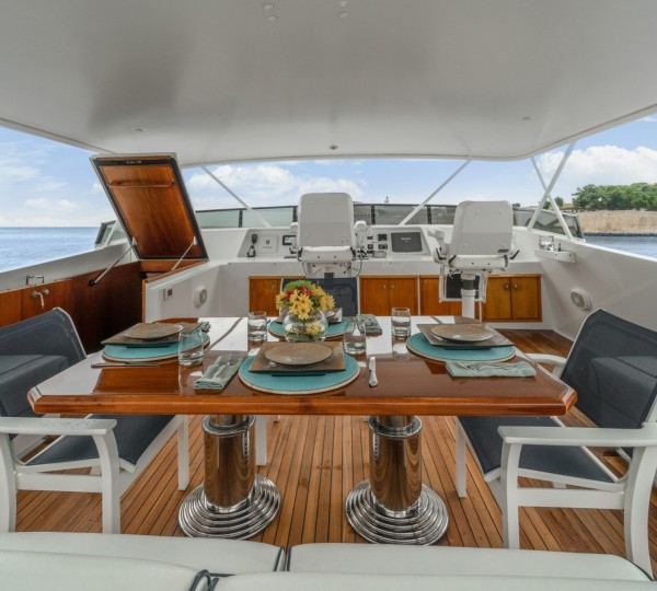 NIRVANA Exterior - Flybridge Deck Living Area