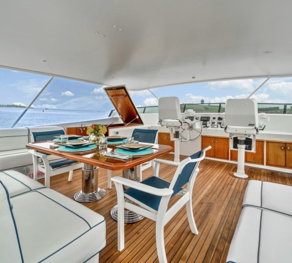 NIRVANA Exterior - Flybridge Deck Living Area