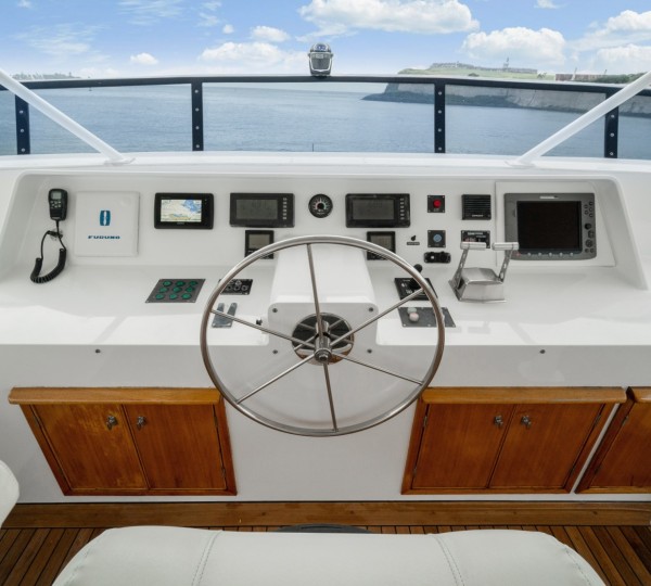 NIRVANA Interior - Helm Controls