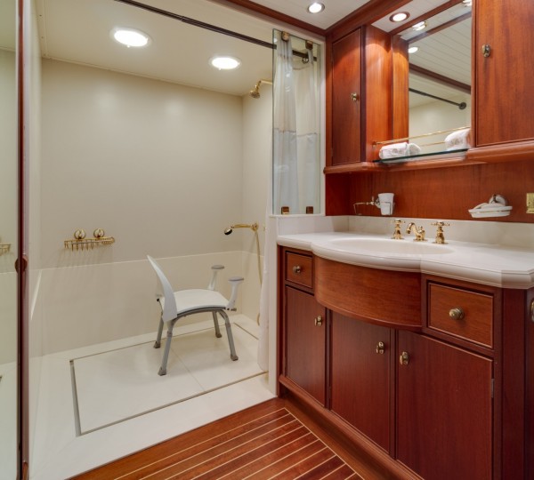 NIRVANA Interior - Master Ensuite