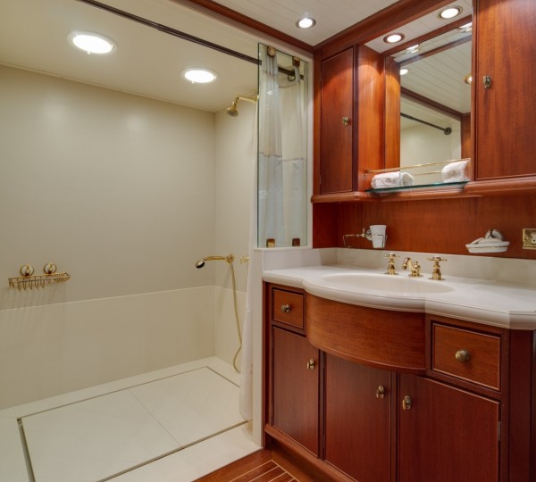 NIRVANA Interior - Master Ensuite