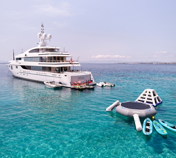 O'EVA Yacht With Watertoys
