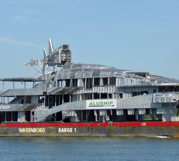 Oceanco Y717 Superstructure On The Move