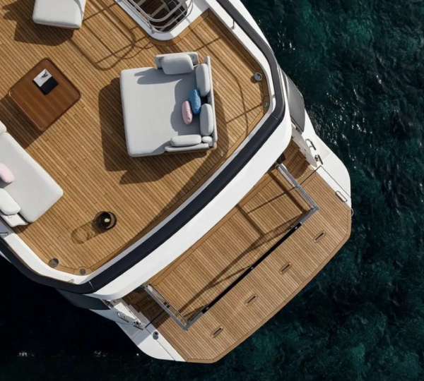 Open Foredeck With Relaxation Area