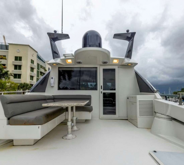 Open Sundeck With Relaxation Area