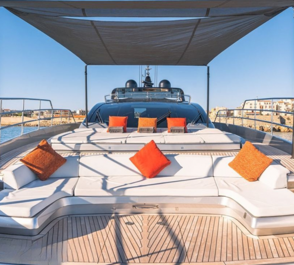 Open Sundeck With Relaxation Area