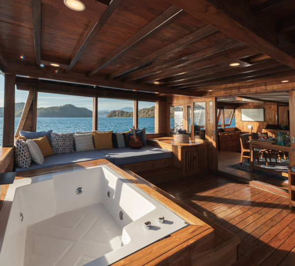 Opendeck Bathtub