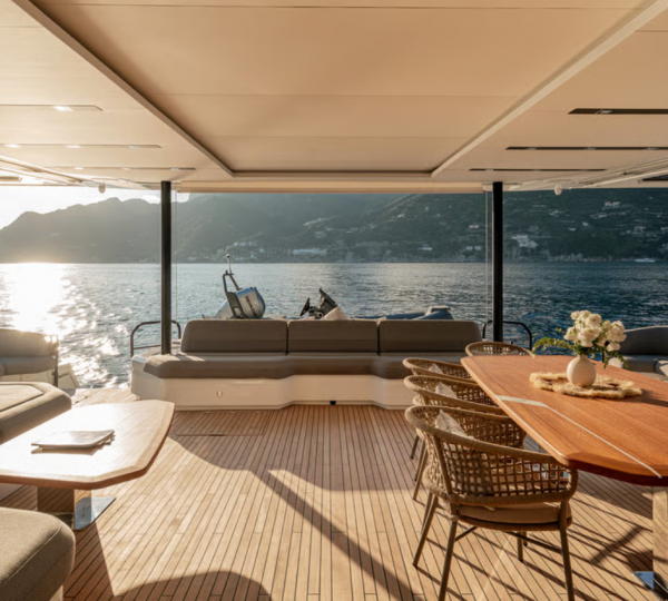 Opendeck Dining Area With Relaxation Zone