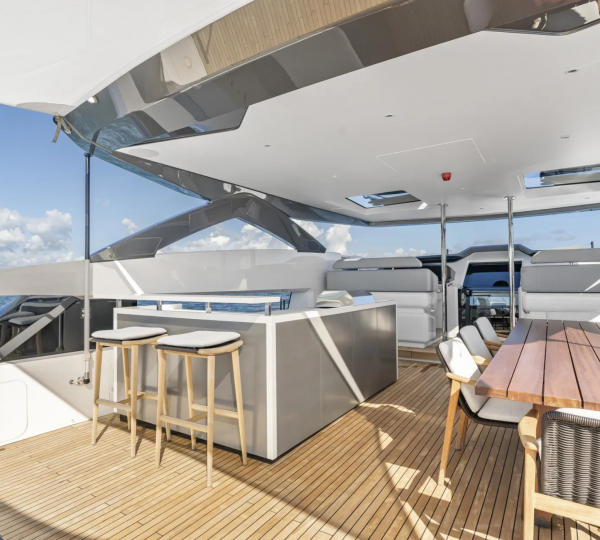 Opendeck Dining With Mini Bar
