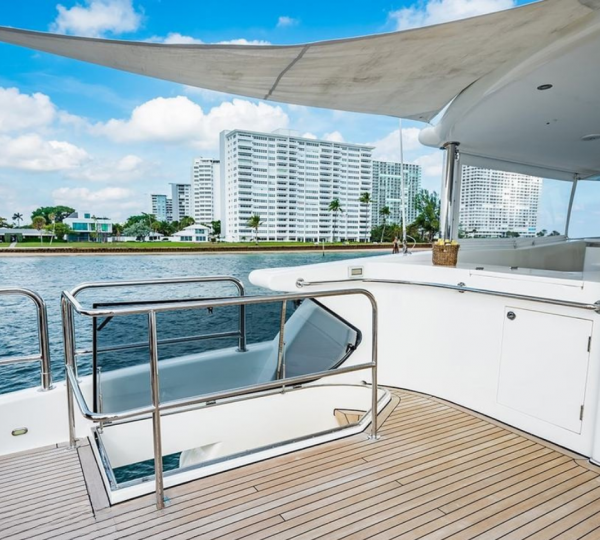 Opendeck Relaxation Area With Bar