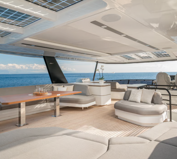 Opendeck Relaxation Area With Dining