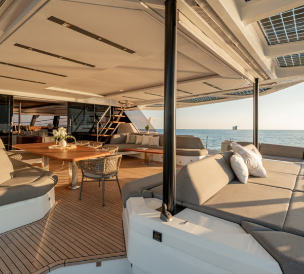 Opendeck Relaxation Area With Dining