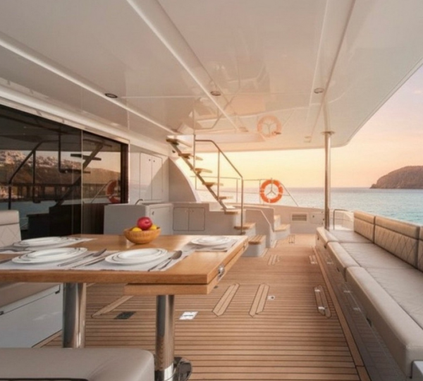 Opendeck Relaxation Area With Dining
