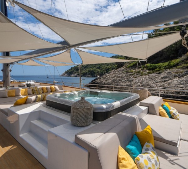 Opendeck With Sunbathing Area