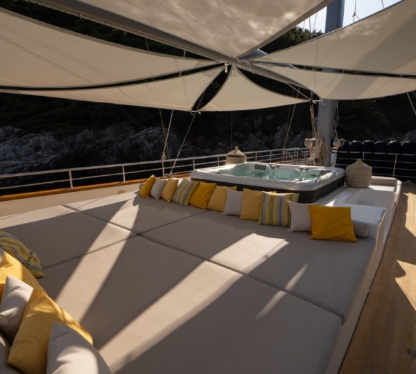 Opendeck With Sunbathing Area