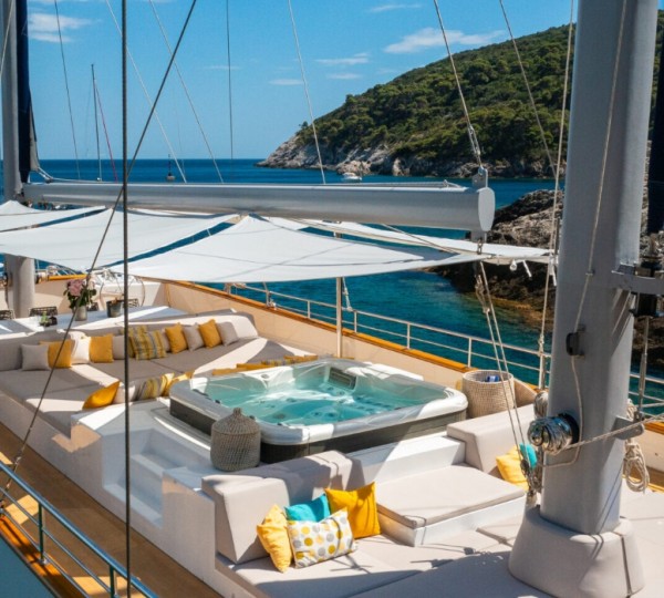 Opendeck With Sunbathing Area