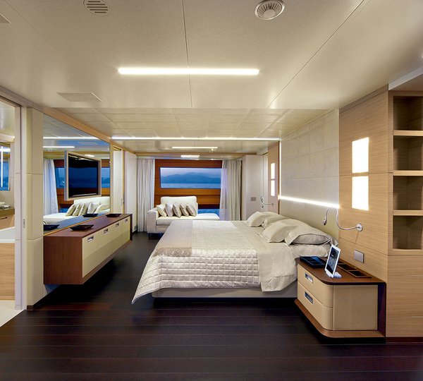 Owners Suite Benetti Classic Supreme 132 BS003