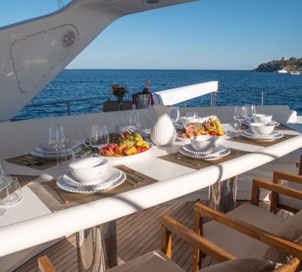 Alfresco dining sundeck