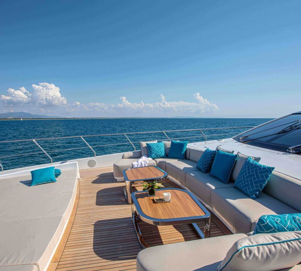 PROJECT PONZA Sistership Exterior - Foredeck