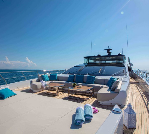 PROJECT PONZA Sistership Exterior - Foredeck