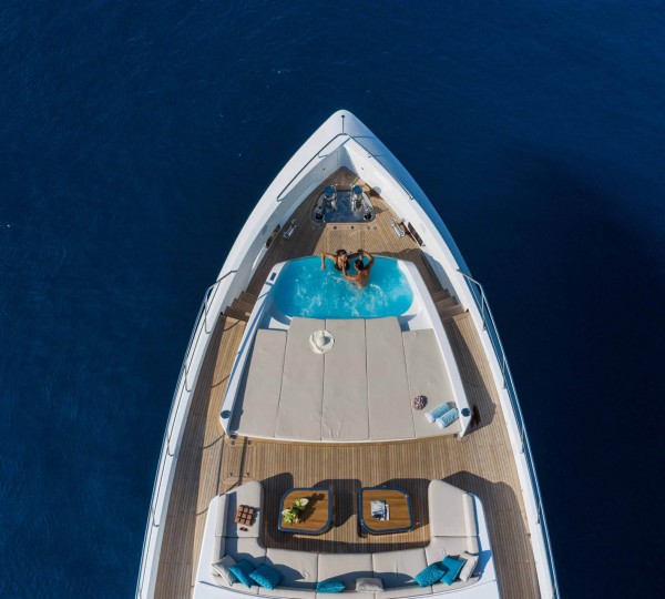 PROJECT PONZA Sistership Exterior - Foredeck