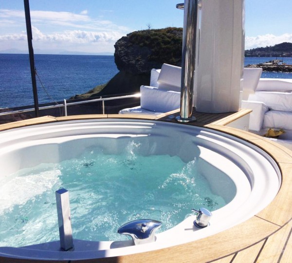 Palgremat Exterior - Hot Tub