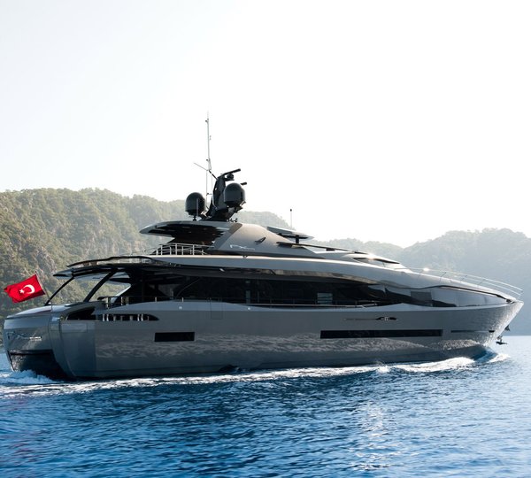 Peri Motor Yacht FX - Cruising