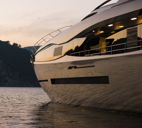 Peri Motor Yacht FX - Hull Details