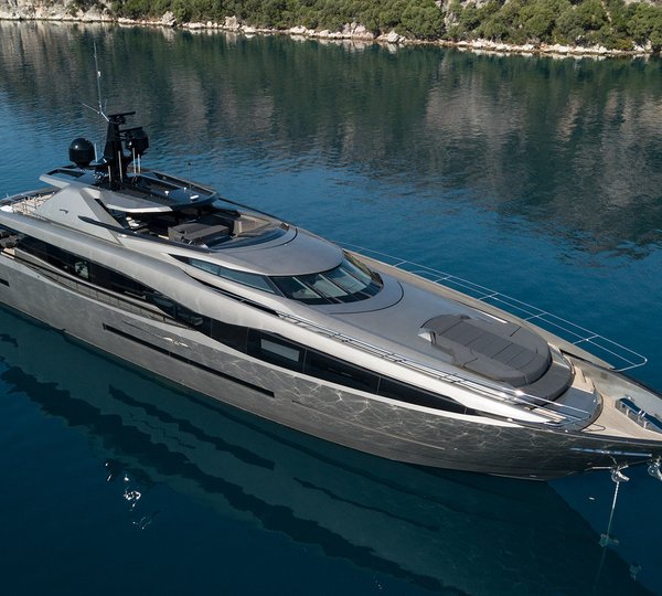 Peri Motor Yacht FX - Moored