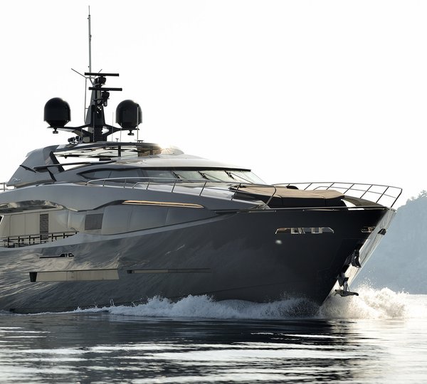 Peri Motor Yacht FX - Running