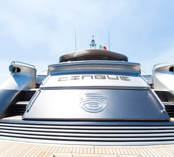Pershing Motor Yacht CINQUE - Stern View