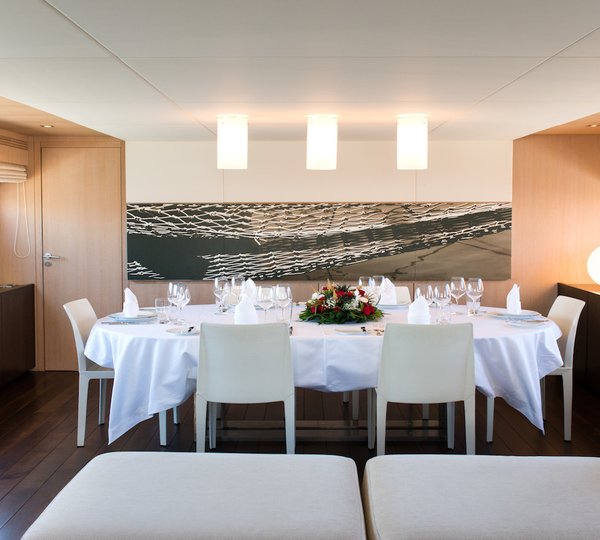 Posillipo Yacht THEORIS - Formal Dining