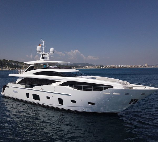 Princess Yachts 30m Motor Yacht BANDAZUL