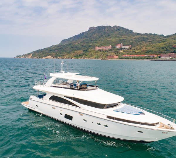 Profile Of Johnson 80 Yacht