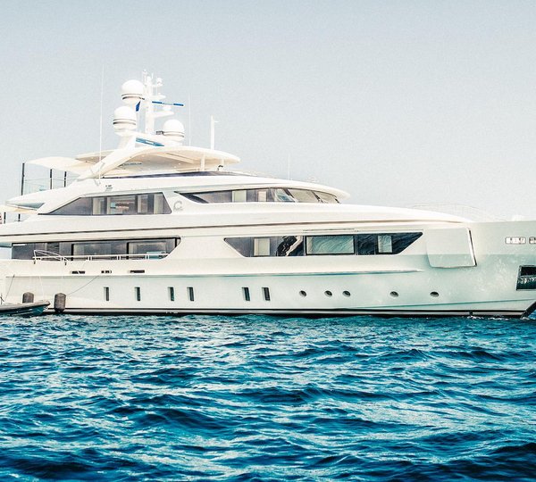 Profile Of The 46Steel Sanlorenzo Superyacht