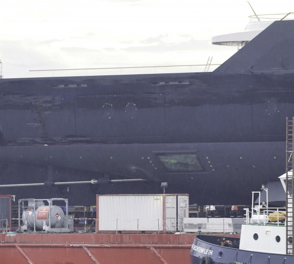 Project 6507 Yacht Detail - Nemo Room Window 