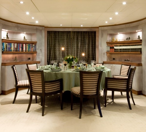 QUEEN AIDA Interior - Dining Area