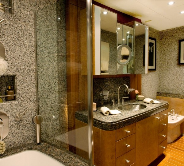 QUEEN AIDA Interior - Ensuite