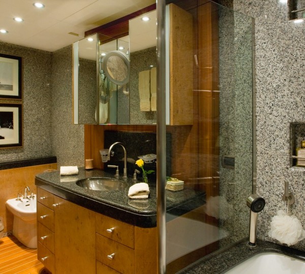 QUEEN AIDA Interior - Ensuite