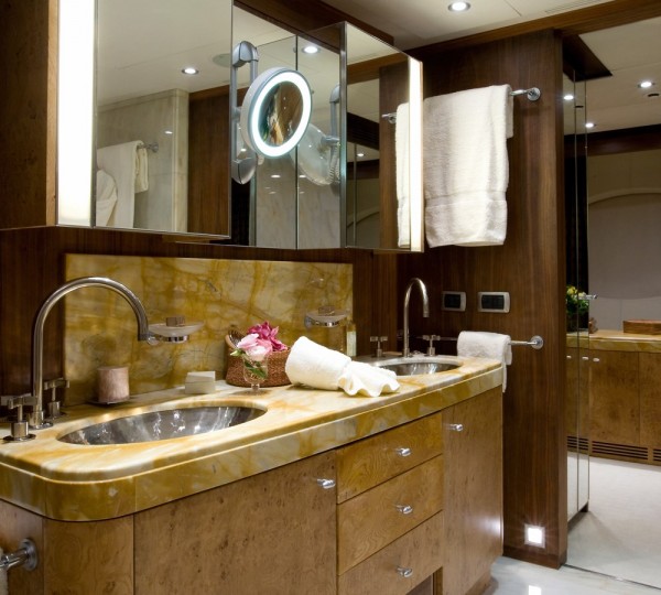 QUEEN AIDA Interior - Ensuite