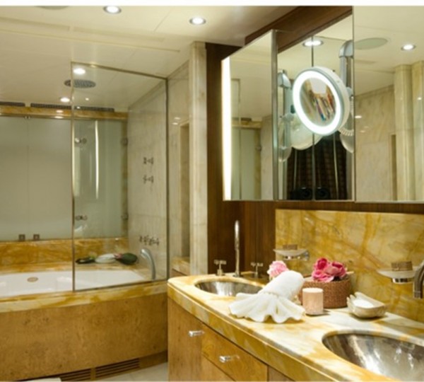 QUEEN AIDA Interior - Ensuite