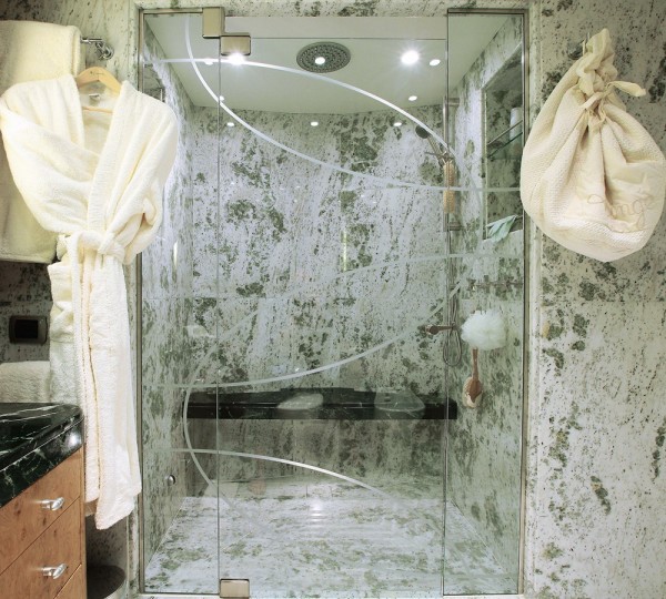 QUEEN AIDA Interior - Ensuite