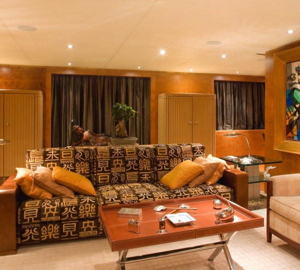 QUEEN AIDA Interior - Main Living Area