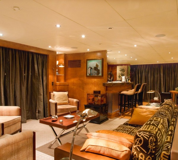 QUEEN AIDA Interior - Main Living Area