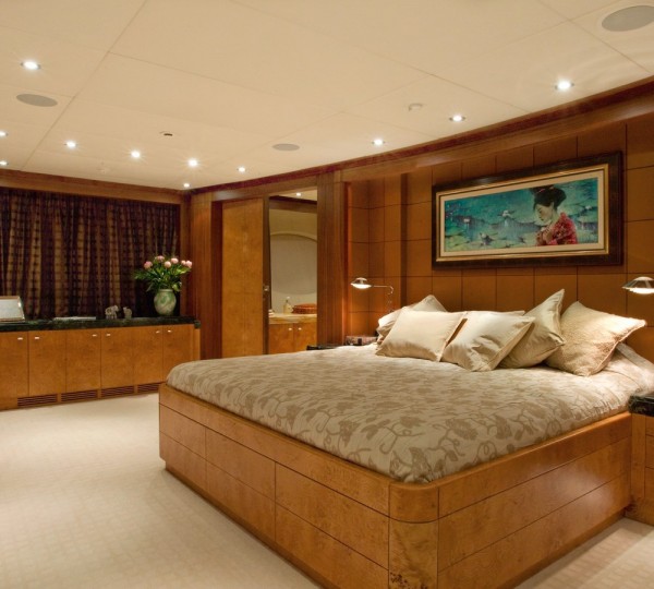QUEEN AIDA Interior - Master Cabin