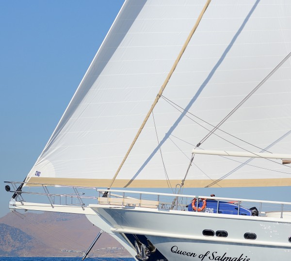 Queen Of Salmakis Bow Details