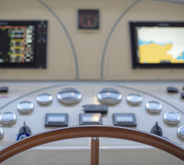 Queen Of Salmakis Helm