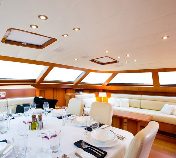 RAPTURE Yacht Dining