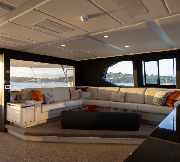 RUA MOANA Bridge Lounge